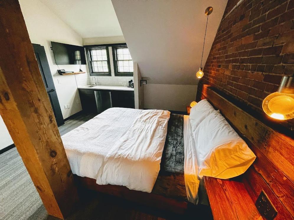 Gamble Mill Hotel Bellefonte Room photo